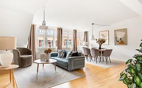 Sanders Leaves - Precious Two-Bedroom Penthouse In Downtown Copenhagen